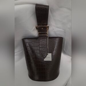 Elegant Brown Crocodile-Embossed Women's Bag